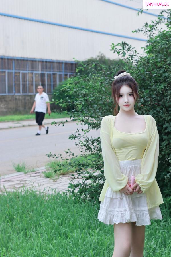  [XiuRen]高清写真图 2024.08.16 No.9024 小薯条nienie 美乳性感第26张图片